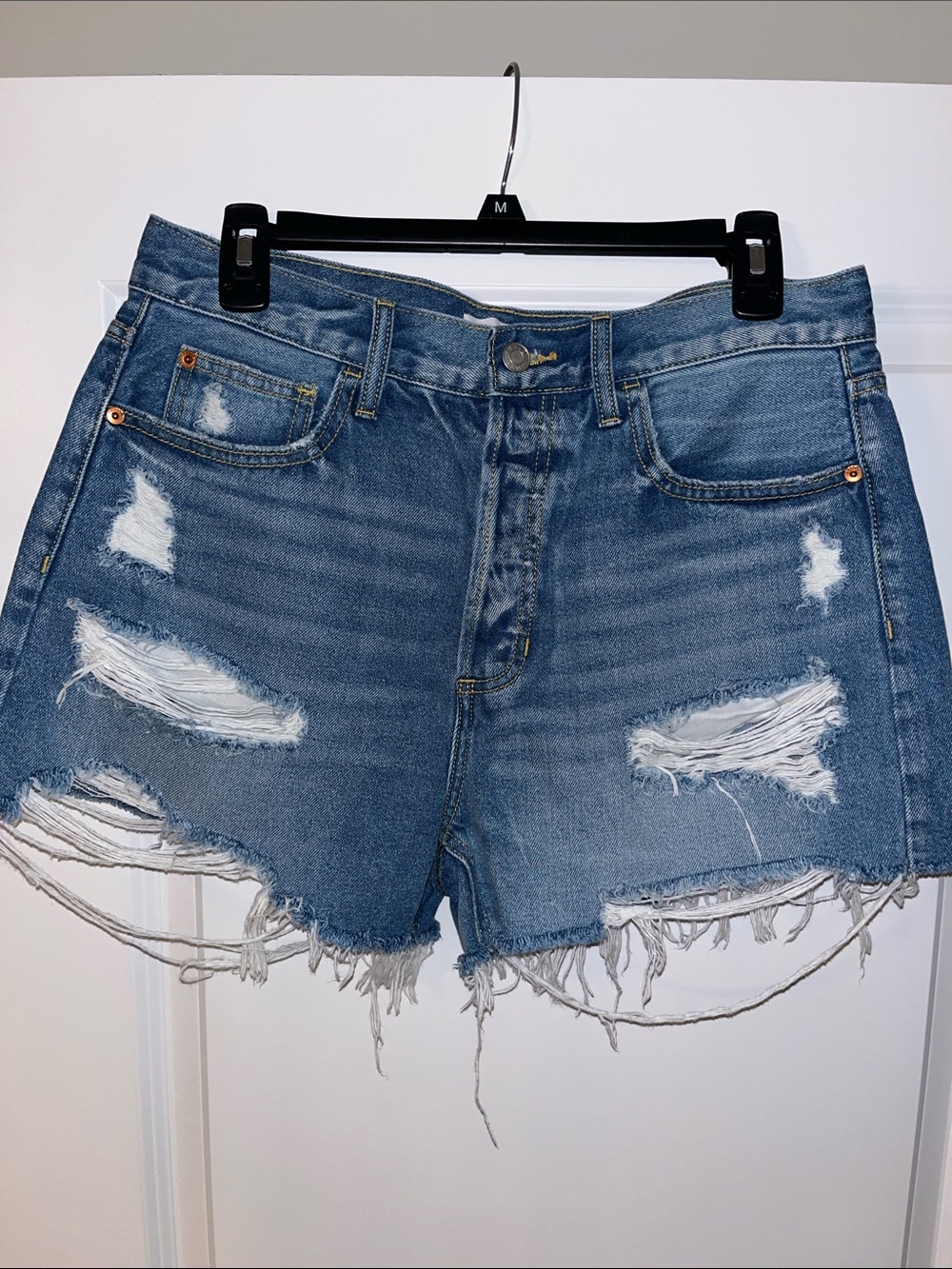 Cello Distressed High-Waisted Denim Cutoff Shorts - Size Large